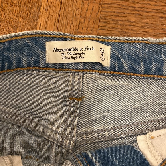 NWOT Abercrombie & Fitch 90s Ultra High Rise Straight Jeans Size 27/4 Regular - Picture 3 of 3